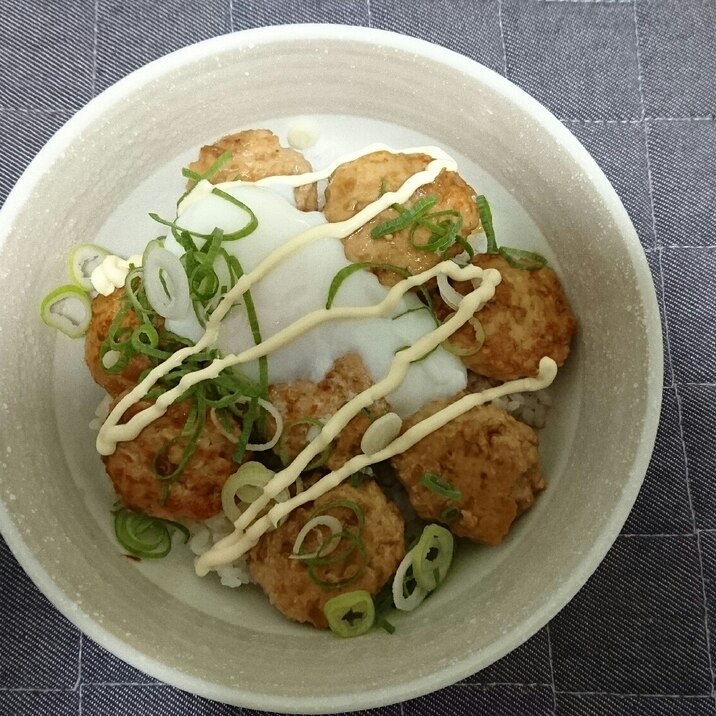 節約でもボリューム満点！簡単フワフワつくね丼